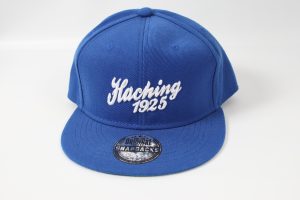 Blauer Snapback-Hut mit dem Schriftzug 'Haching 1925' auf der Vorderseite.