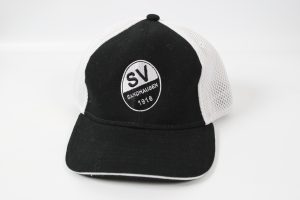Schwarze und weiße Cap mit dem Logo des SV Sandhausen und dem Gründungsjahr 1916.