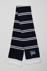 Schwarzer Blockstreifenschal mit weißen Streifen und Fransen am Ende.