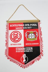 Eventwimpel für das Achtelfinale des DFB-Pokals zwischen Rot-Weiss Essen und Bayer 04 Leverkusen.