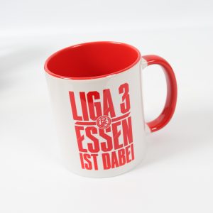 Weißer Kaffeebecher mit rotem Innenraum und dem Aufdruck 'LIGA 3 ESSEN IST DABEI'.