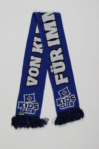 Blauer Schal für Kinder mit der Aufschrift 'VON KINDERN FÜR IMMER' und 'KIDS CLUB'.