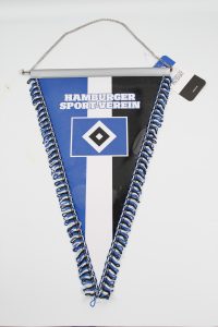 Ligawimpel des Hamburger Sport-Vereins mit blau-weißen Farben und einem schwarzen Diamanten.