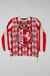 Rot-weißer Pullover mit weihnachtlichem Muster und FLVW-Logo auf der Vorderseite.