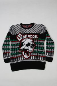 Schwarzer Pullover mit Totenkopf und grafischem Muster in Grün und Rot.