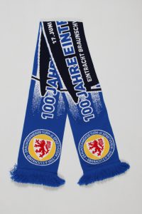 Blauer Schal mit dem Logo von Eintracht Braunschweig und dem Text '100 Jahre Eintracht'.