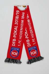 Roter Schal mit dem Logo des 1. FC Heidenheim 1846 und der Aufschrift DFB-Pokal 2018/19.