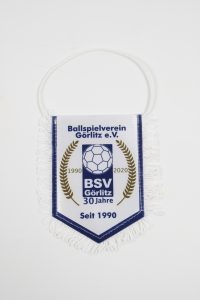 Wimpel des Ballspielvereins Görlitz e.V. mit Vereinslogo und Jahreszahlen.