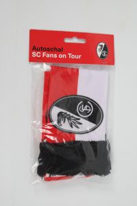 Autoschal mit den Farben Rot, Weiß und Schwarz, verpackt in einer durchsichtigen Tüte.