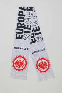 Schal von Eintracht Frankfurt mit dem Aufdruck 'EUROPA SIEGER' und dem Vereinswappen.