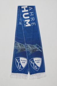 Blauer Schal mit dem Logo des VfL Bochum 1848 und dem Text 'AHRE HUM 2021'.