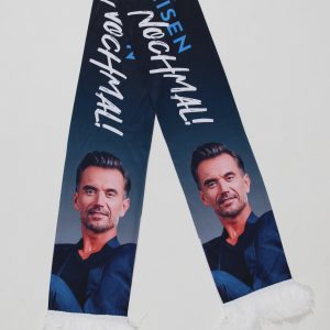 Schal mit einem Bild eines Mannes und dem Text 'Noch einmal!' in weißer Schrift.
