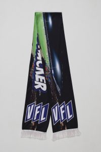 Schal mit VFL-Logo und Stadionmotiv in Schwarz und Grün.