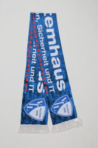 Blauer Fan-Schal des VfL Bochum mit Logo und Schriftzug für Sicherheit und IT.