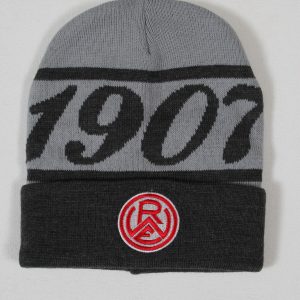Grau-schwarze Mütze mit dem Aufdruck 1907 und einem roten Logo auf dem Umschlag.