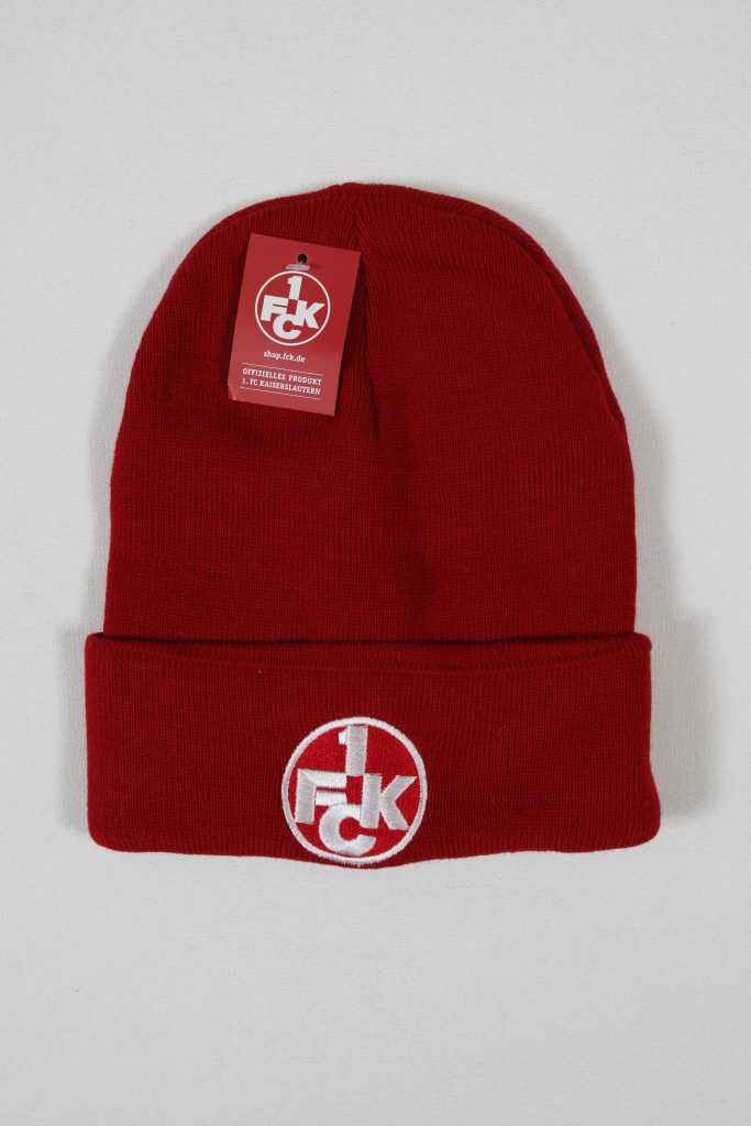Rote Beanie-Mütze mit einem gestickten Logo, das die Zahl 1 und die Buchstaben FCK zeigt.