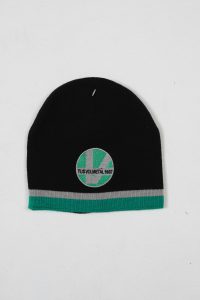 Schwarze Mütze mit grünem und grauem Streifen sowie TUS VOLMETAL 1687 Logo auf der Vorderseite.