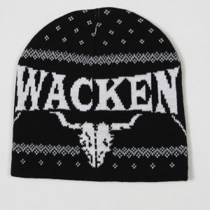 Schwarze Strickmütze mit dem Schriftzug 'WACKEN' und einem Hornskelett-Motiv.