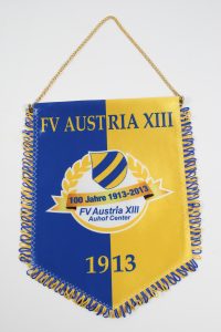Wimpel des FV Austria XIII mit dem Logo und dem Schriftzug zum 100-jährigen Jubiläum 1913-2013.