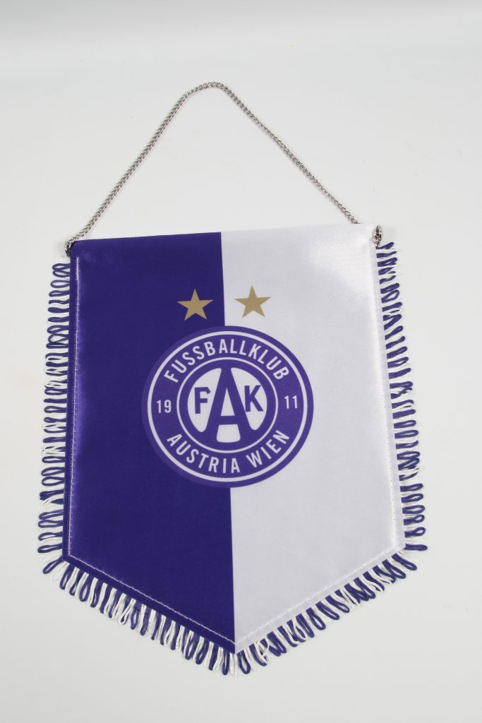 Wimpel des Fussballklubs Austria Wien mit blau-weißer Farbgestaltung und zwei goldenen Sternen.