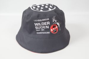 Fischerhut des 1. FC Köln Fanclubs Wilder Süden mit Logo und Schriftzug.