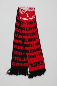 Schal in Schwarz und Rot mit dem Text '120 Jahre' und weiteren Schriftzügen.