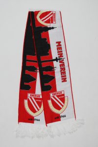 Gewebter Schal in Rot und Weiß mit dem Schriftzug 'Mein Verein' und dem Logo von Energie Cottbus.