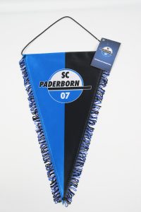 Wimpel des SC Paderborn in Blau und Schwarz mit Fransen und Logo.