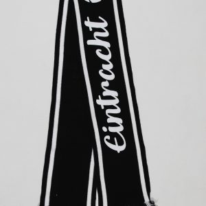 Schwarz-weißer Schal mit dem Schriftzug 'Eintracht' und einem Logo von Eintracht Frankfurt.