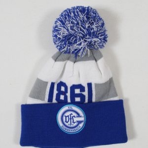 Blau-weiße Mütze mit einem grauen Streifen und einem großen Bommel oben.