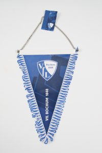 Blauer Wimpel des VfL Bochum mit dem Vereinslogo und der Jahreszahl 1848.