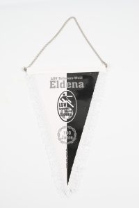 Schmuckwimpel des LSV Schwarz-Weiß Eldena mit Fransen und Jubiläumsaufschrift.