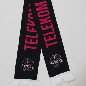 Schwarzer Schal mit pinkem Schriftzug 'TELEKOM BASKETS' und Logo der Telekom Baskets Bonn.
