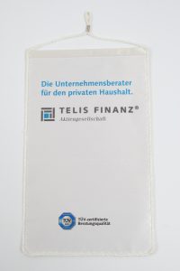 Wimpel mit dem Logo von TELIS FINANZ und dem Slogan für den privaten Haushalt.