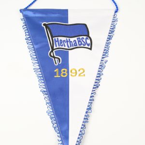 Wimpel von Hertha BSC mit blauen und weißen Farben und dem Jahr 1892.