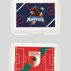 Brotdose mit dem Logo der 'Island Roosters' und einem Fußballfeld-Design.