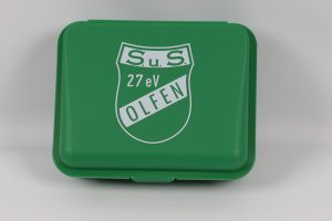 Grüne Brotdose mit dem Logo von S.U.S. Olfen und der Aufschrift 27 e.V.