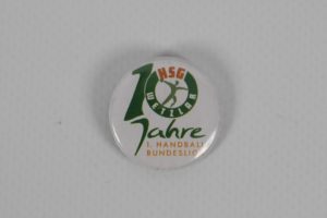 Button mit dem Logo der HSG Weizlar zum 10-jährigen Jubiläum der 1. Handball Bundesliga.
