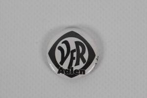 Runder Anstecker mit dem Logo von VfR Aalen in Schwarz und Weiß.