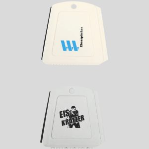 Eiskratzer in zwei Farben mit WM-Sport Logo und Eiskratzer Schriftzug.