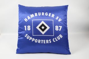 Blaues Kissen mit dem Logo des Hamburger SV Supporters Club und der Jahreszahl 1887.