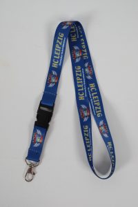 Blaues Schlüsselband mit dem Aufdruck HCL Leipzig und einem Karabinerhaken.