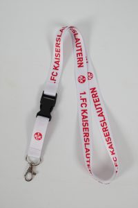 Lanyard mit dem Logo und Schriftzug des 1. FC Kaiserslautern in Rot auf weißem Hintergrund.