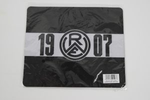 Schwarzes Mauspad mit RWA-Logo und der Jahreszahl 1907 auf einem weißen Streifen.