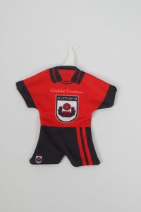 Mini-Trikot in Rot und Schwarz mit dem Logo des SV Lippstadt 08.