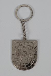 Metall Schlüsselanhänger mit dem Wappen des R.S.V. Frankfurt am Main in detaillierter Ausführung.