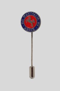 Vereinsnadel mit dem Logo von Westfalia Herne in rot und blau, auf einem weißen Hintergrund.